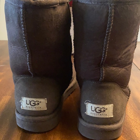 UGG AUSTRALIA CLASSIC SHORT 5825. - Picture 5 of 16